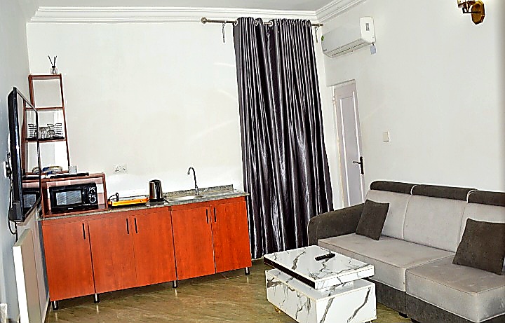 In-room kitchenette and lounge